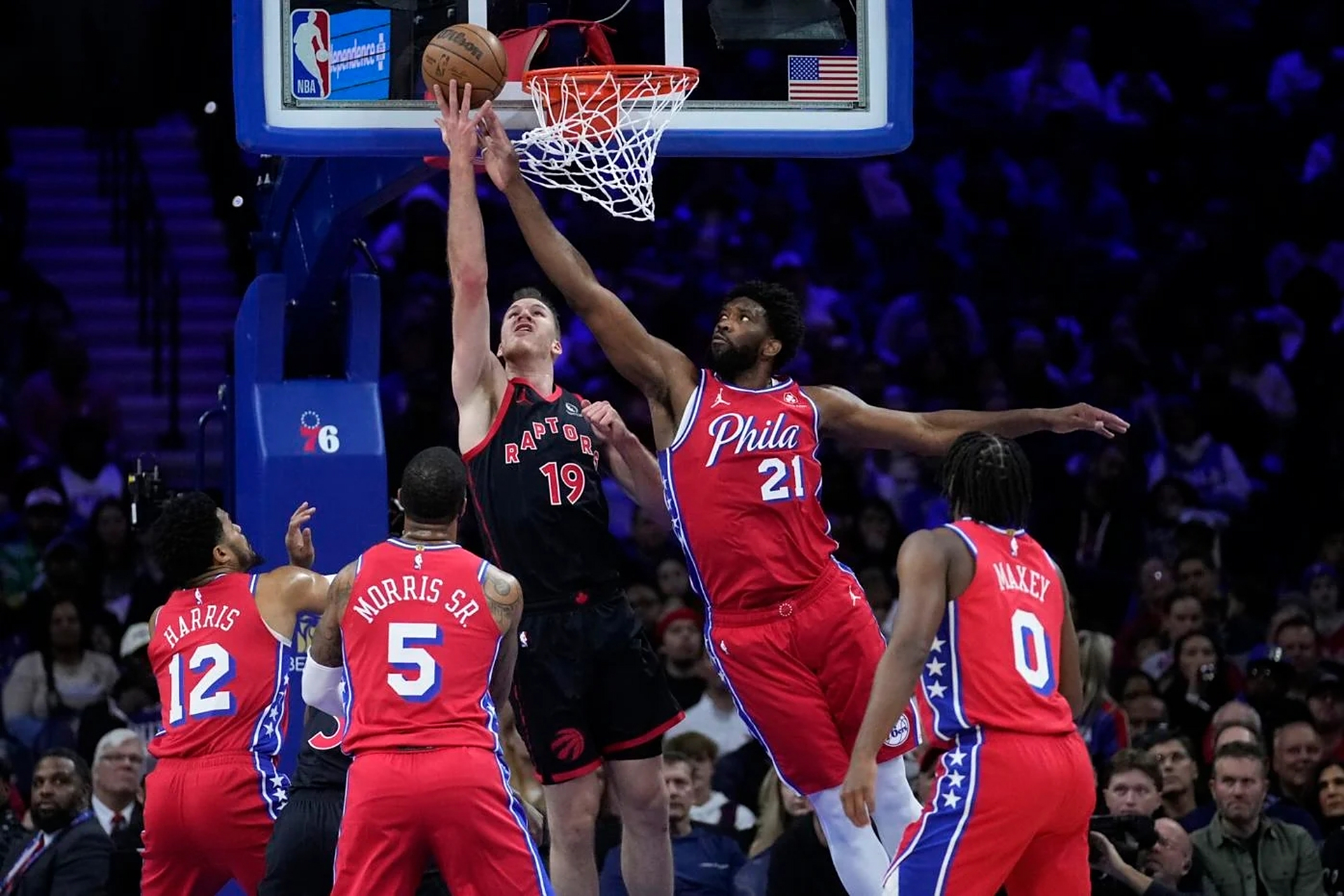 包含里程碑夜！多伦多猛龙单刀错失，NBA常规赛加时末段刷纪录，值得警惕，团队化学反应显著的词条