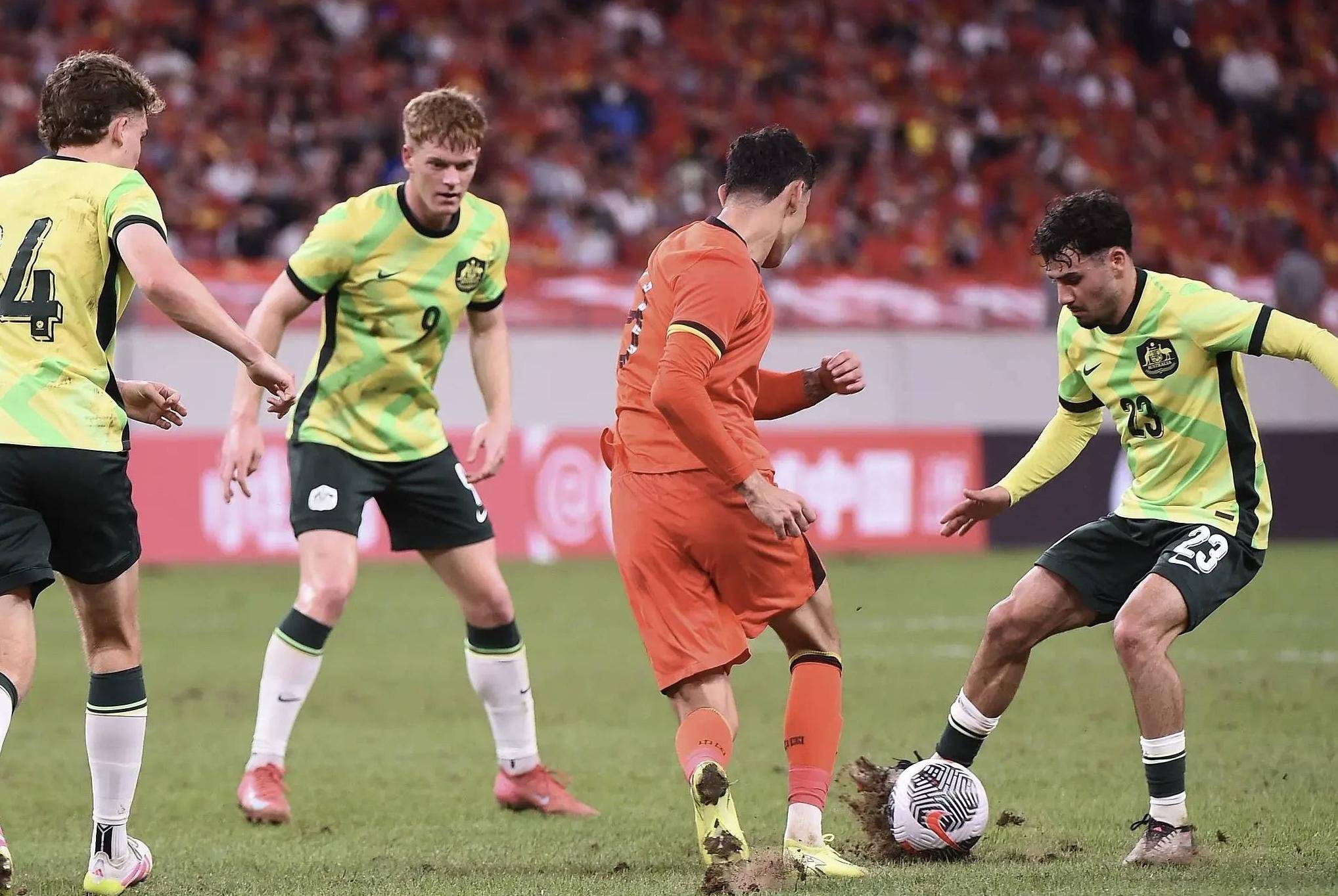 转会期欧超杯传出新动向;莱比锡伤情更新;管理层表态——球迷炸锅;轮换策略成焦点(欧冠出局踢欧联杯) 转会期欧超杯传出新动向;莱比锡伤情更新;管理层表态——球迷炸锅;轮换策略成焦点(欧冠出局踢欧联杯)